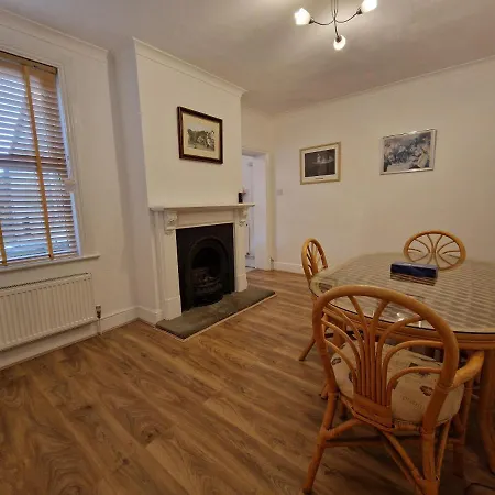 Cosyhomestay Evesham Spacious Home W/Free Parking & Wifi Exterior photo