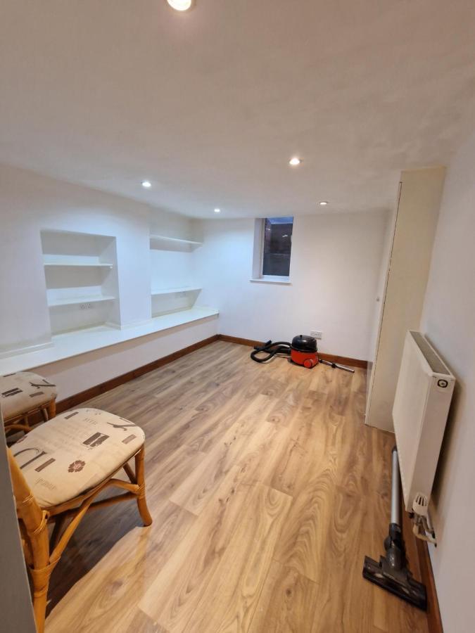 Cosyhomestay Spacious W/free Parking & Wifi Holiday home