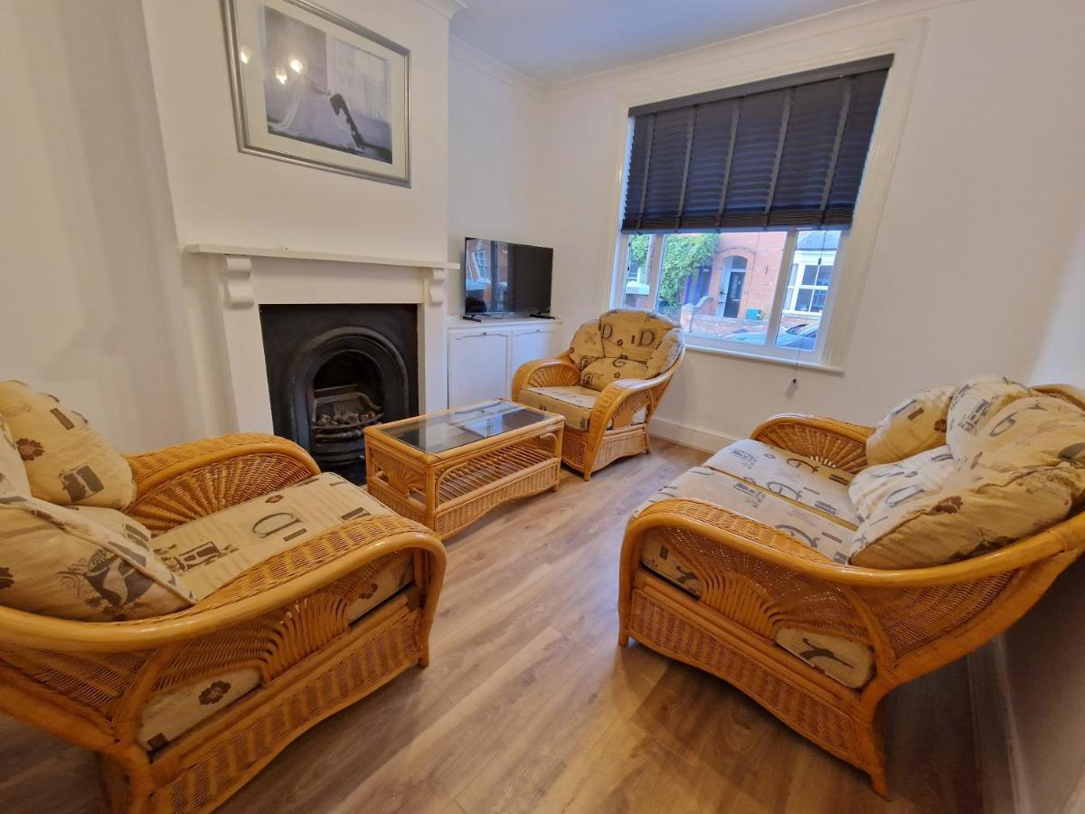Cosyhomestay Spacious W/free Parking & Wifi * Evesham
