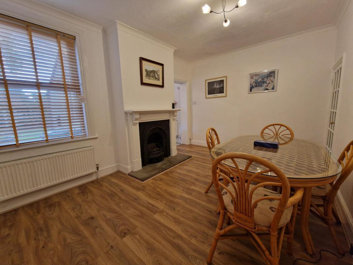 Cosyhomestay Spacious W/free Parking & Wifi Holiday home Evesham