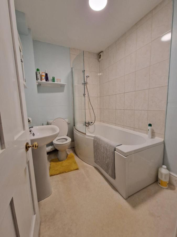 Holiday home Cosyhomestay Spacious W/free Parking & Wifi *